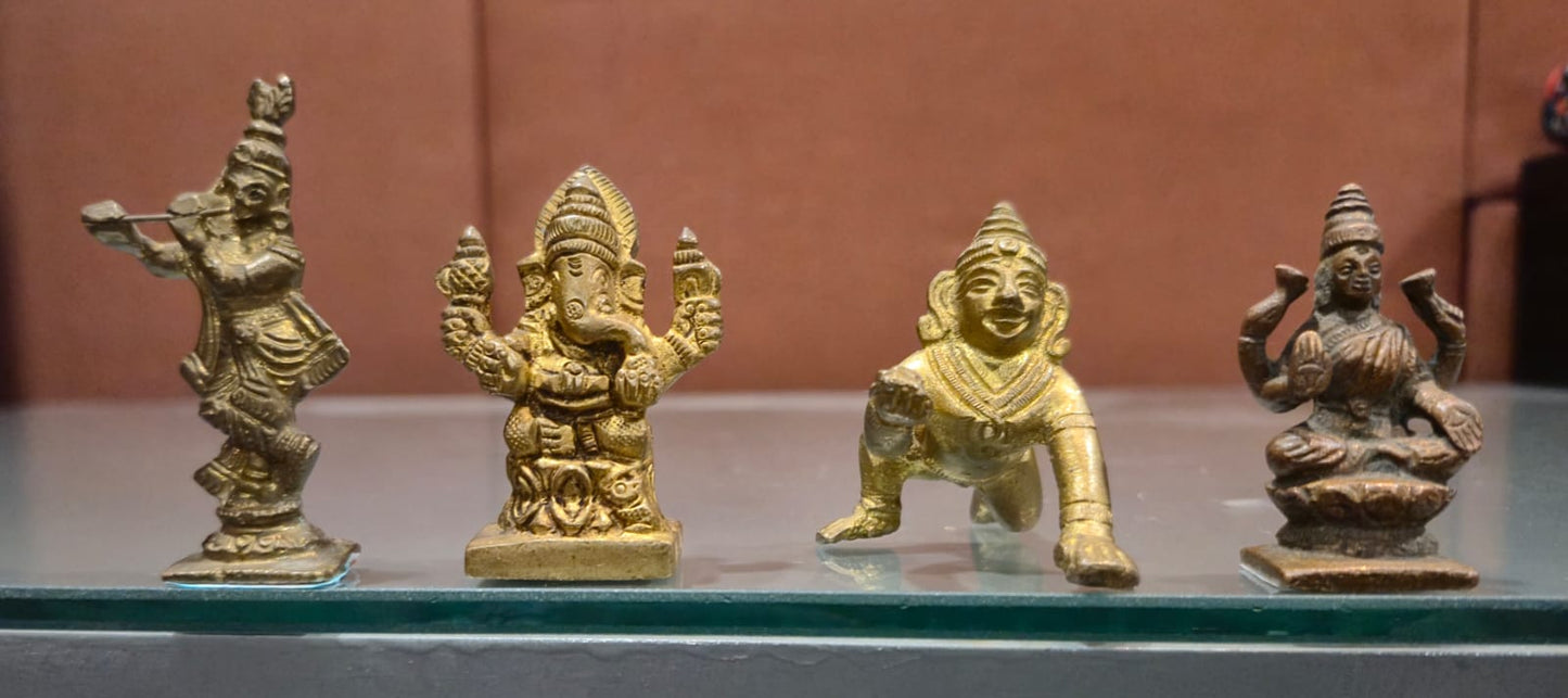 Krishna/48gms/ht 2.5 inch kannawt 80gms/ht2.5 inch/ganesha wt116gmsht 2inch/lakshmi58g total 4ms/ht2inch