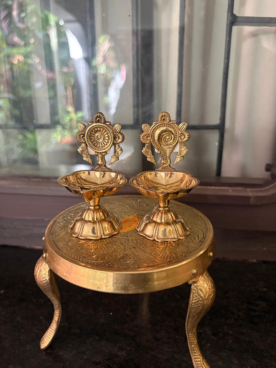 Lakshmi villaku (individual piece)