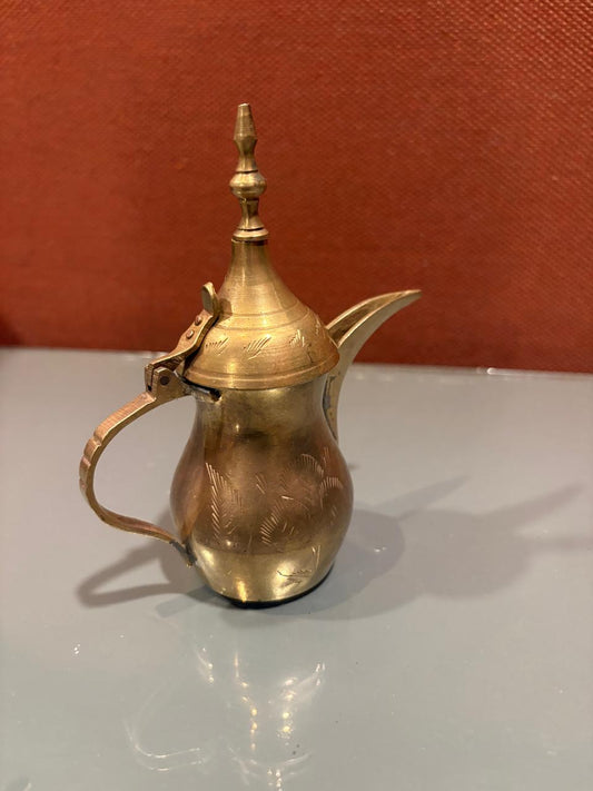 Brass dallah coffee pot wt212gms ht 5,5 inch