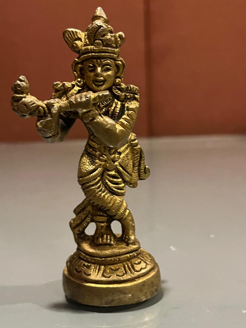 கண்ணன்/wt 235gms/ht 4 inch/brass